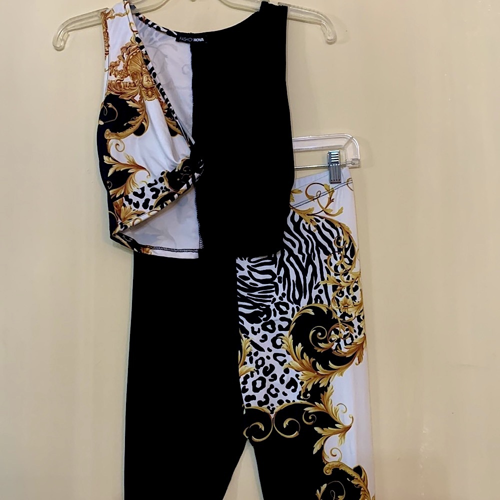 Fashion Nova 2 Piece Set Crop Top & Leggings